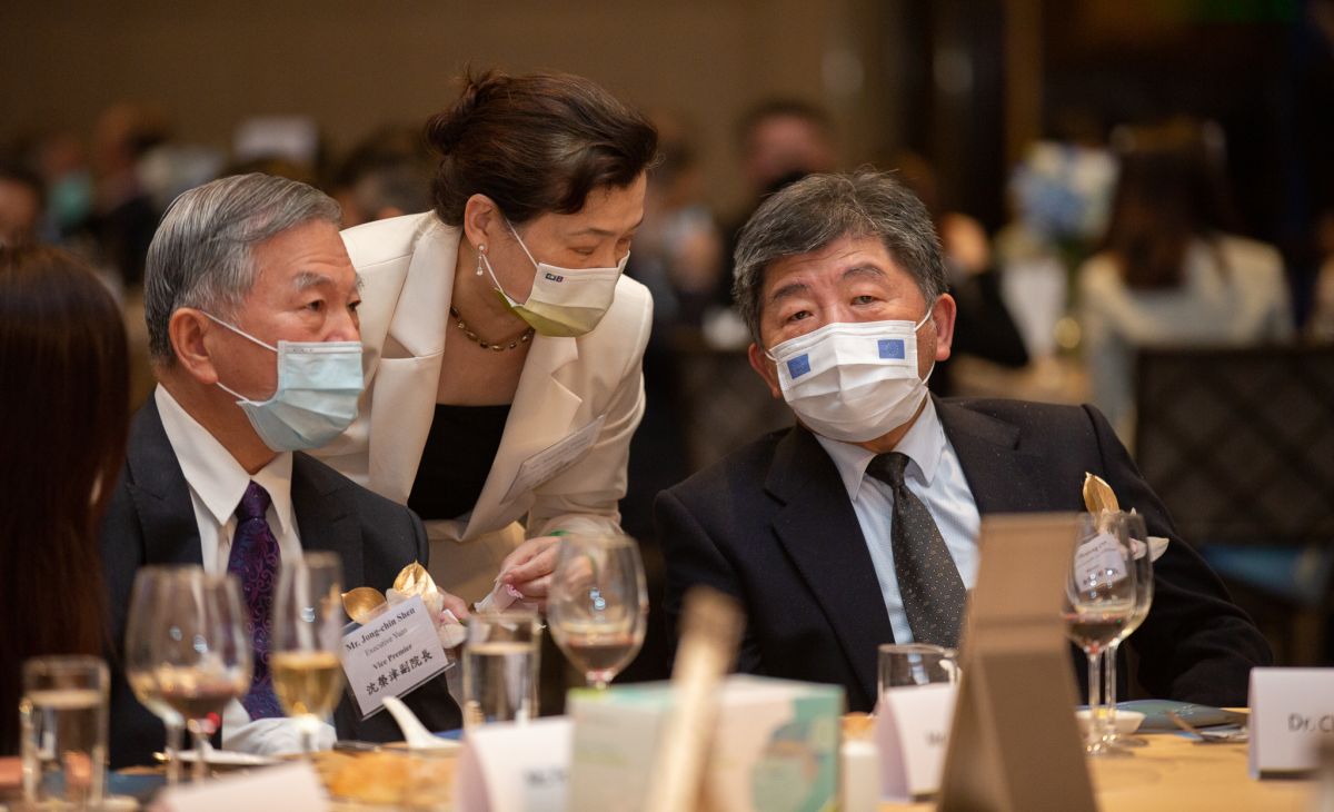 ▲衛福部長陳時中（右）是否參選台北市長，受到各界關注。（圖／總統府提供）