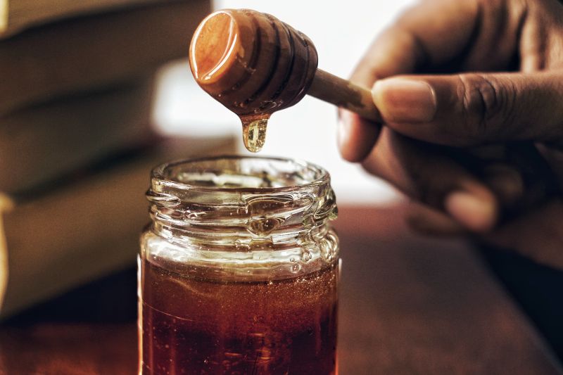 ▲天然蜂蜜比糖更健康？營養師曝正確解答。（示意圖／取自unsplash）