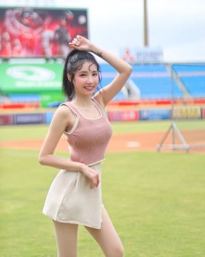 ▲筠熹曾以天氣女孩身分出道。(圖/翻攝筠熹FB) ▲筠熹曾以天氣女孩身分出道。(圖/翻攝筠熹FB)