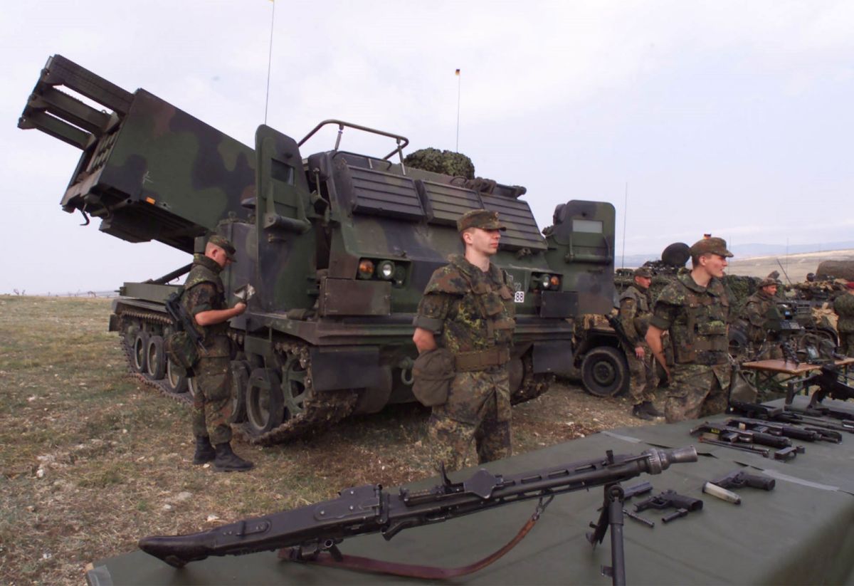 ▲美國官員表示，拜登政府已批准派送長程多管火箭系統給烏克蘭，將極大幫助烏軍防衛烏東頓巴斯（Donbas）。資料照。（圖／美聯社／達志影像）