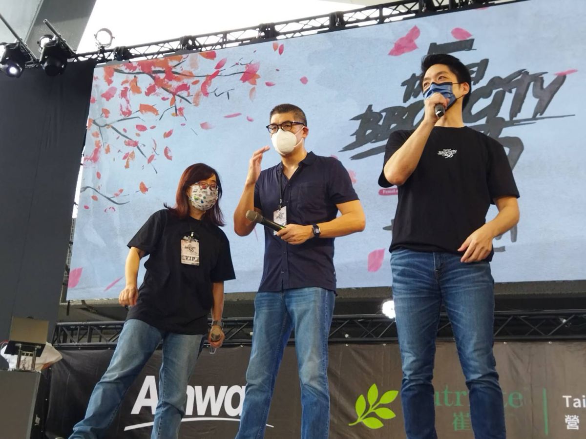 ▲國民黨提名立委蔣萬安（右1）參選台北市長，日前蔣與也曾參選北市長的連勝文合體。（圖／記者余祥攝）