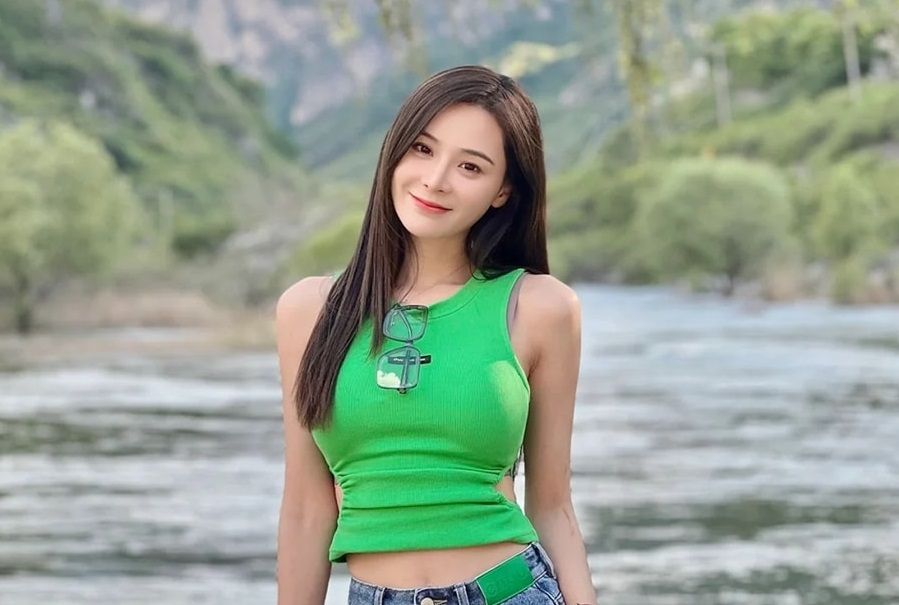 ▲張穎穎「套緊鑽戒」遭疑公開已婚身分。（圖／張穎穎小紅書）