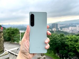 開箱SONY Xperia 1 IV手機。(圖/記者周淑萍攝) ▲開箱SONY Xperia 1 IV手機。(圖/記者周淑萍攝)