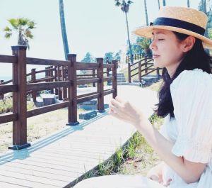 ▲孫藝真曬出玄彬視角美照,腹部微凸飄孕味。(圖/孫藝真IG) ▲孫藝真曬出玄彬視角美照,腹部微凸飄孕味。(圖/孫藝真IG)