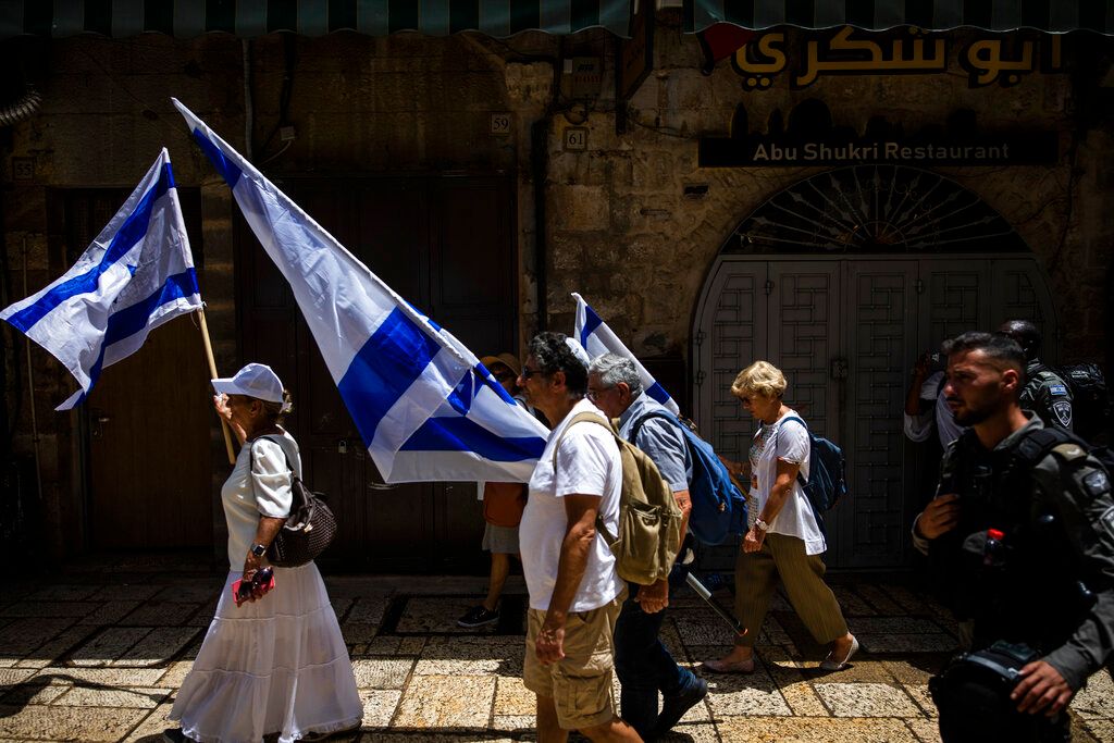 ▲以色列民眾預定今天下午在耶路撒冷（Jerusalem）舉行一場爭議性的「國旗遊行」，巴勒斯坦派系警告此舉恐推升緊張局勢。（圖／美聯社）