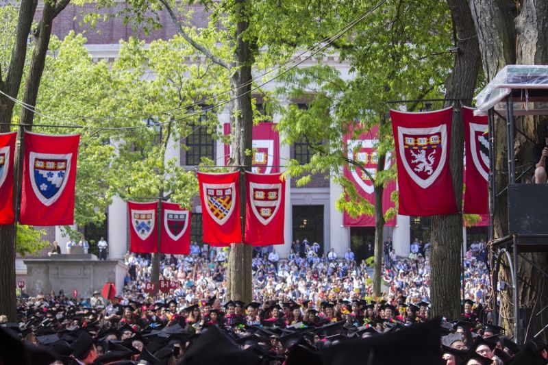 ▲哈佛大學今年舉辦了兩次畢業典禮，為應屆畢業生以及前兩年的「新冠畢業生」舉辦畢業典禮。（圖／作者提供）