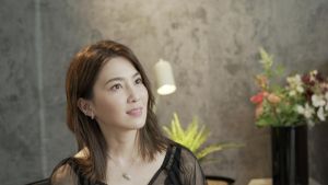 ▲許藍方嘗試透視薄紗造型。(圖/許藍方博士 Dr. Gracie臉書) ▲許藍方嘗試透視薄紗造型。(圖/許藍方博士 Dr. Gracie臉書)