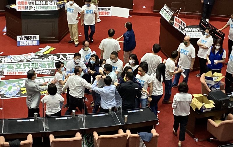 <p>▲立院三讀《會計法》,朝野立委爆發推擠。(圖/記者羅婉庭攝,2022.05.30)</p>