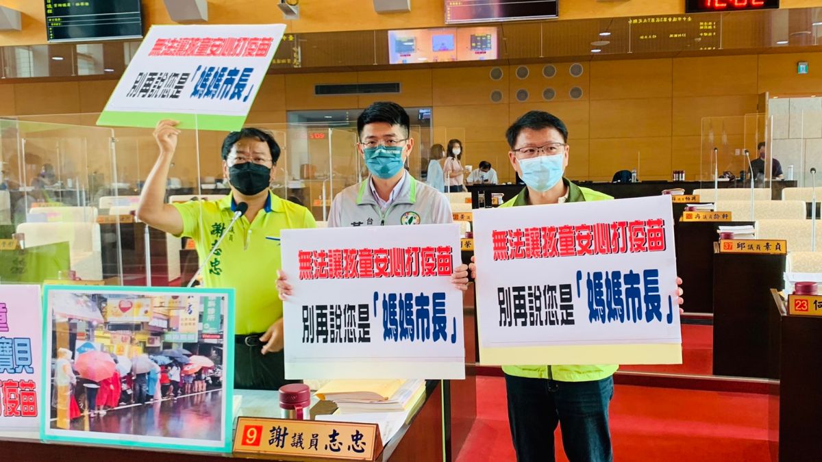 ▲多位民進黨議員批評，台中市兒童疫苗施打政策嚴重錯誤，折騰家長和小孩。（圖／記者顏幸如攝，2022.05.30）