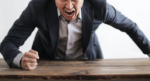 ▲近期日本某屠宰場因為提出「取消獎金」的條件，導致一名男姓員工氣到選擇不續約離職。（圖／翻攝Pexels）