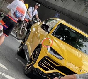 ▲遭撞的藍寶堅尼車身上,有明顯凹痕。(圖/翻攝畫面) ▲遭撞的藍寶堅尼車身上,有明顯凹痕。(圖/翻攝畫面)