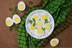 ▲水煮蛋只能單吃或加鹽巴？日本農業合作社公開一項新吃法讓水煮蛋吃起來像「章魚燒」。（示意圖，非當事人／取自pixabay）