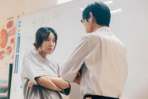 ▲蔡淑臻在醫療專業對決中,即興加入饒舌感。(圖/公共電視提供) ▲蔡淑臻在醫療專業對決中,即興加入饒舌感。(圖/公共電視提供)