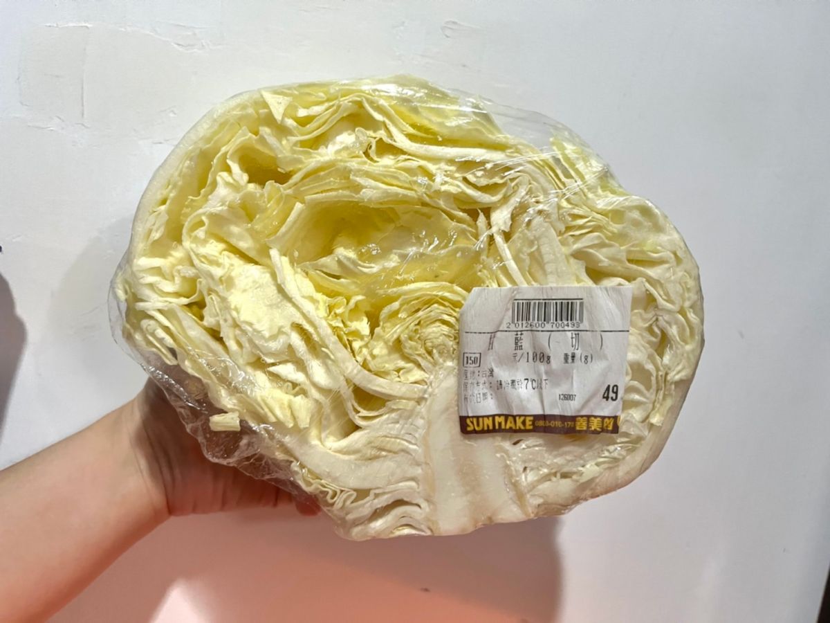 ▲多數民眾都會直接，用保鮮膜包住蔬菜。（圖／記者鍾怡婷攝）