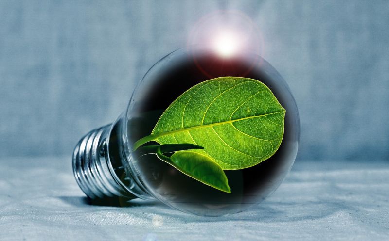 ▲經濟部標準局今（4）日公布推出「綠色租賃方案」，協助商辦大樓或同類型集合式場域的承租企業，透過轉供電力模式，取得綠電與再生能源憑證。（圖／取自Pixabay）