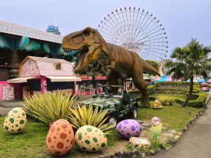 ▲玩遊樂園同時享受恐龍冒險。（圖／翻攝自劍湖山世界FB）