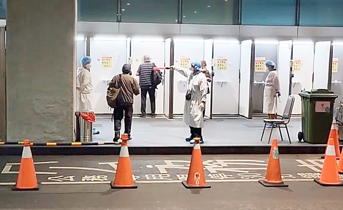 ▲中央流行疫情指揮中心醫療應變組副組長羅一鈞今於疫情記者會中表示，BA.4、BA.5病毒遲早會進入社區，預計數月後可能會造成下一波疫情。（圖／記者李春台翻攝）