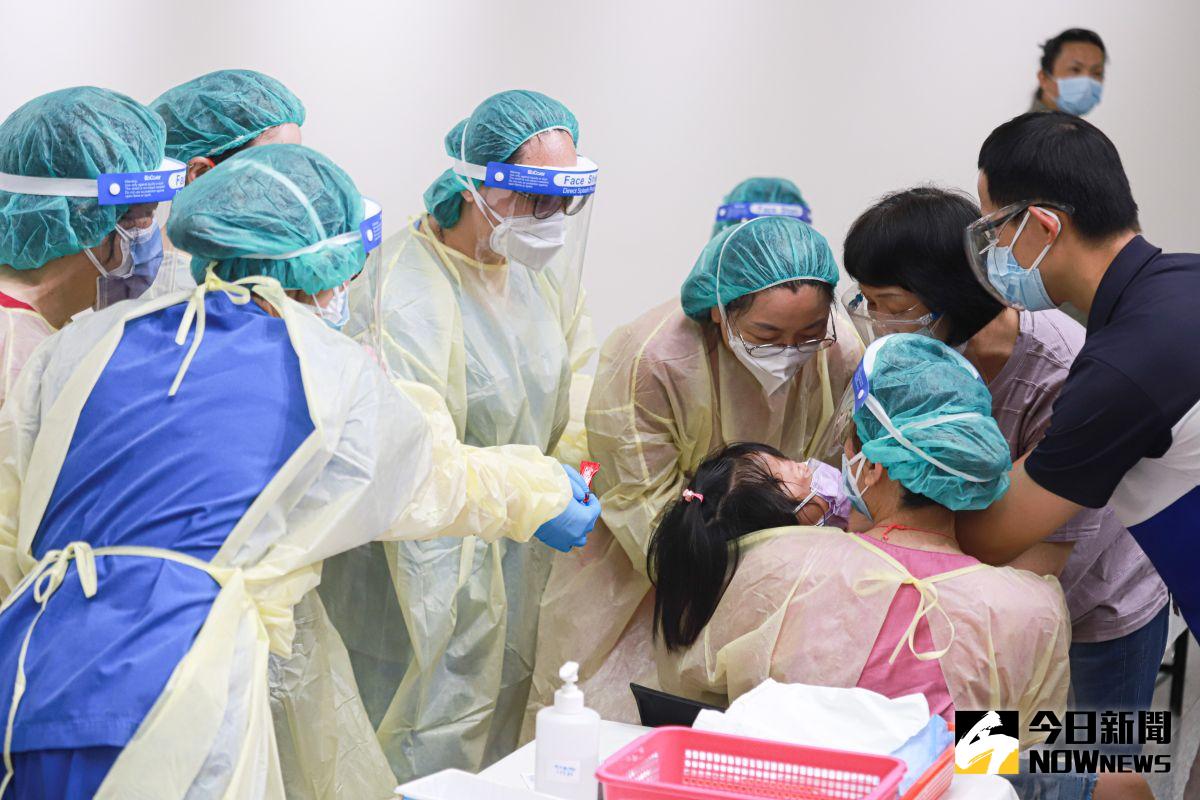 ▲新冠疫苗開打，預防接種受害救濟審議小組日前針對救濟個案進行討論，其中核予1例接種AZ後腦出血死亡個案救濟金350萬元。（圖／記者葉政勳攝 , 2022.06.01）