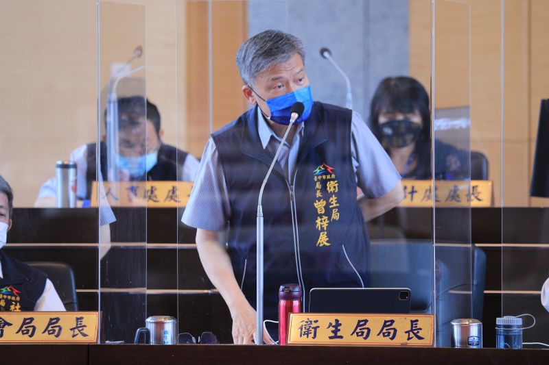 ▲台中市衛生局長曾梓展證實,中央給的這波疫苗比原定少了8千劑。(圖/台中市政府提供,2022.06.01)