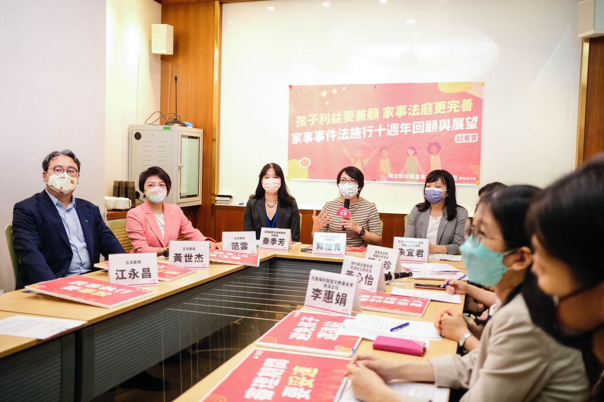 ▲立委范雲今與多個民間團體，以及立委黃世杰、江永昌共同舉行記者會。（圖／范雲辦公室提供）