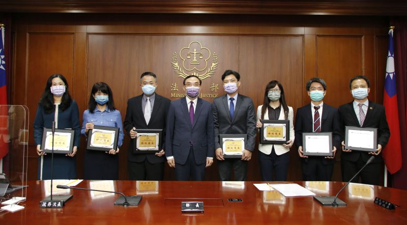 ▲法務部長蔡清祥表揚台北地檢署7個排怨計畫績優檢察官。（圖／法務部提供）