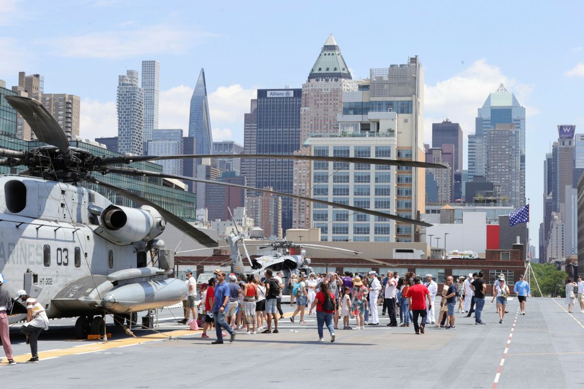 ▲美國數以百萬計民眾在陣亡將士紀念日（Memorial Day）週末出遊，程度是COVID-19疫情爆發後所僅見，代表許多美國人已渴盼回歸正常，利用機會與親友歡聚，但確診數卻倍增。（圖／美聯社／達志影像）