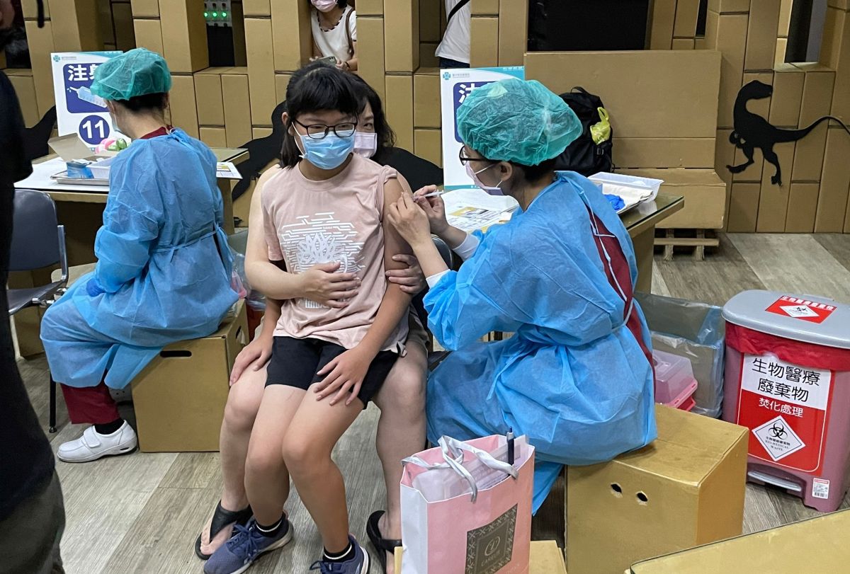 ▲位於台中科博館的大型兒童疫苗接種站，昨首日接種1800多人。（圖／台中榮總提供，2022.06.02）