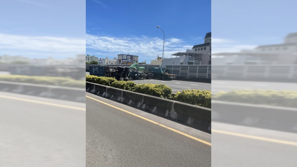 ▲國1車禍「貨櫃車翻覆」。（圖／記者爆料網）