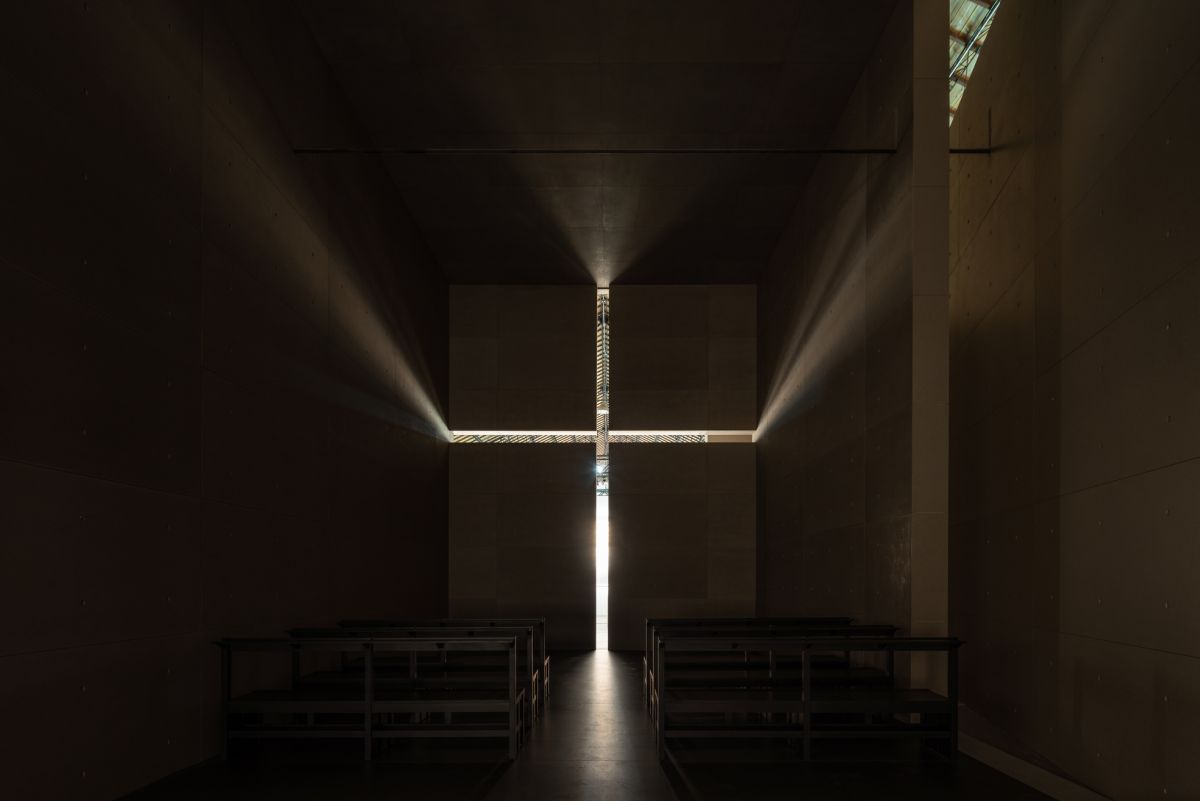 ▲《挑戰－安藤忠雄展》在展場中展出「光之教堂」等比例復刻作品 。（圖／忠泰美術館提供）