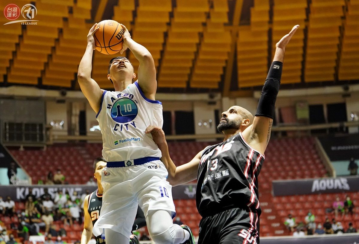 ▲海神球星胡瓏貿強攻禁區。（圖／T1聯盟提供）