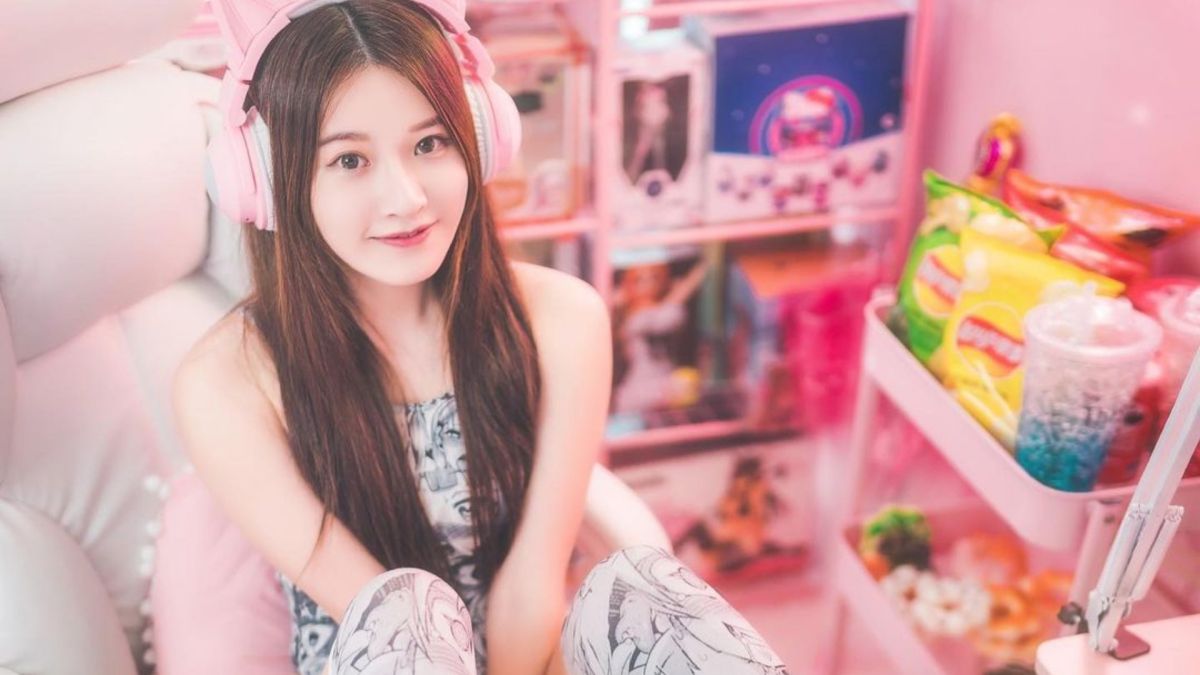 ▲艾瑞絲分享近日拍攝的成果，大開高衩的性感泳裝照，立刻讓粉絲陷入瘋狂。（圖／艾瑞絲IG）