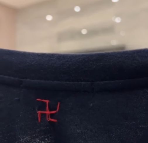 ▲用紅線在衣服縫上萬字紋「卍」，端午節穿在身上，平時穿也有保平安之意。（圖／取自「湯鎮瑋老師」粉專）