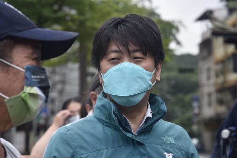 ▲基隆市議員張之豪說,蔣萬安想拜公嬤,應該帶回自己家裏拜。(圖/翻攝自張之豪臉書)