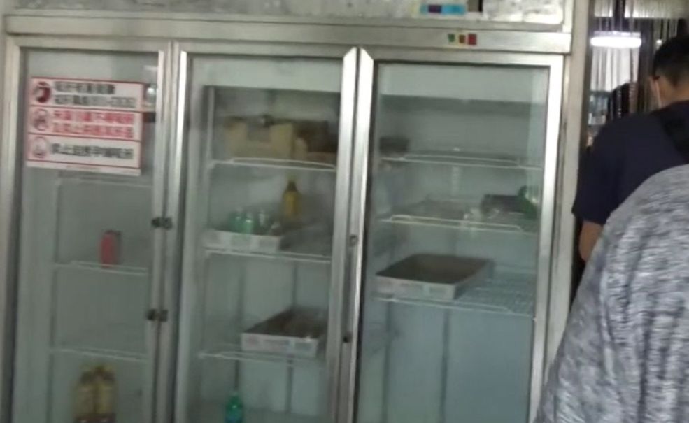 ▲高雄警方到台中檳榔攤查槍彈，意外破獲地下匯兌。（圖／鼓山分局提供）