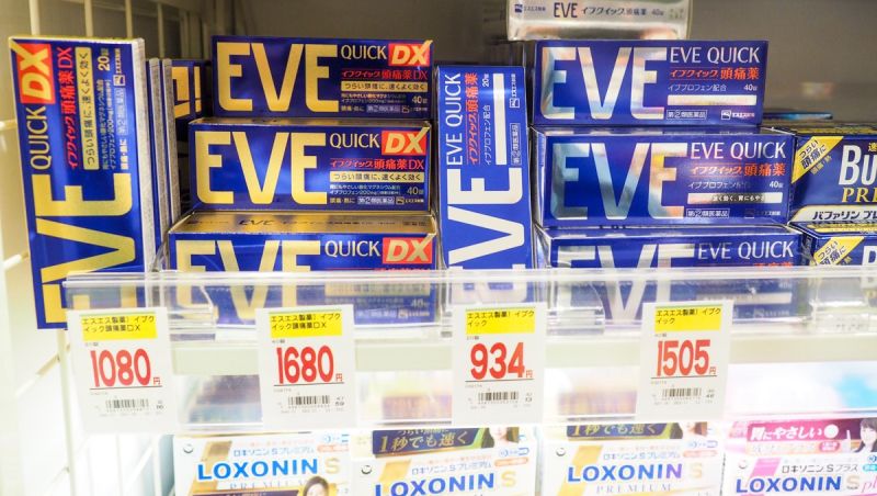 ▲EVE止痛藥是台灣民眾到日本最愛買的藥妝商品,不過這還算好買,最怕旅伴為了買到指定代購物品,硬改眾人行程。(圖/風塵萬里 旅人手札提供)