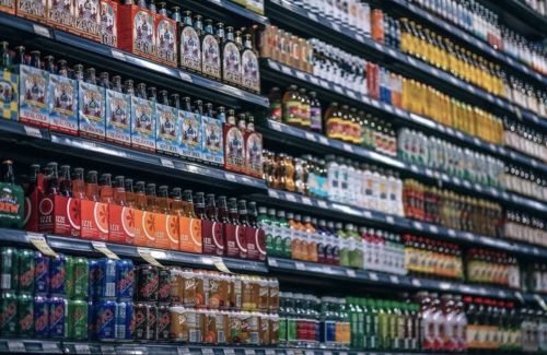 ▲員工認為，除非是大型聚會採購，否則不建議在好市多購入36罐裝汽水，認為在一般超市購買更划算。（圖/pixabay）