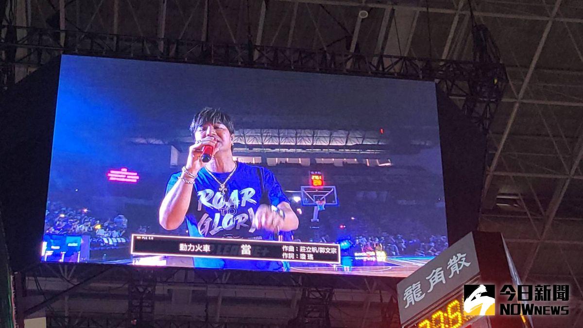 ▲動力火車到新竹縣體育館現場演場。（圖／黃建霖攝）