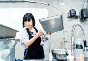 ▲熱愛下廚的李佳穎自稱「小穎師」。(圖/TVBS提供) ▲熱愛下廚的李佳穎自稱「小穎師」。(圖/TVBS提供)