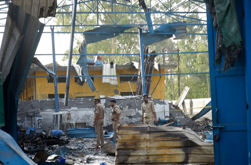 ▲警方表示，印度北部北方省（Uttar Pradesh）哈爾普區（Hapur）一家電子設備製造廠今天發生化學品爆炸，造成至少10人死亡和22人受傷。（圖／取自翻譯）