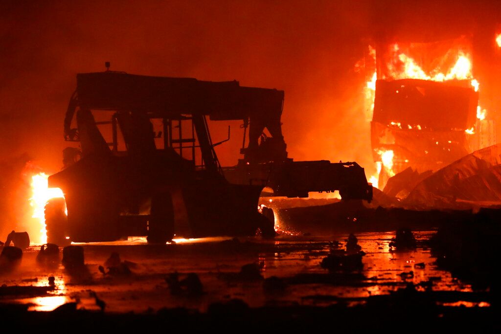 ▲孟加拉吉大港一處貨櫃場發生大火。（圖／美聯社）