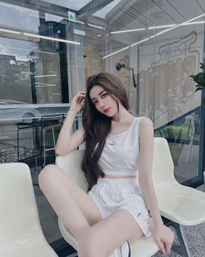 ▲▼樂樂大眼睛楚楚可憐。(圖/天燈妹IG) ▲▼樂樂大眼睛楚楚可憐。(圖/天燈妹IG)