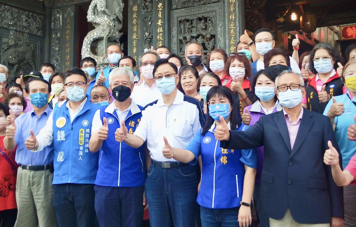 ▲ 張善政今日赴蘆竹區五福宮參香，並與前鄉長、民代里長及桃園鄉親座談請益。（圖／張善政辦公室提供）
