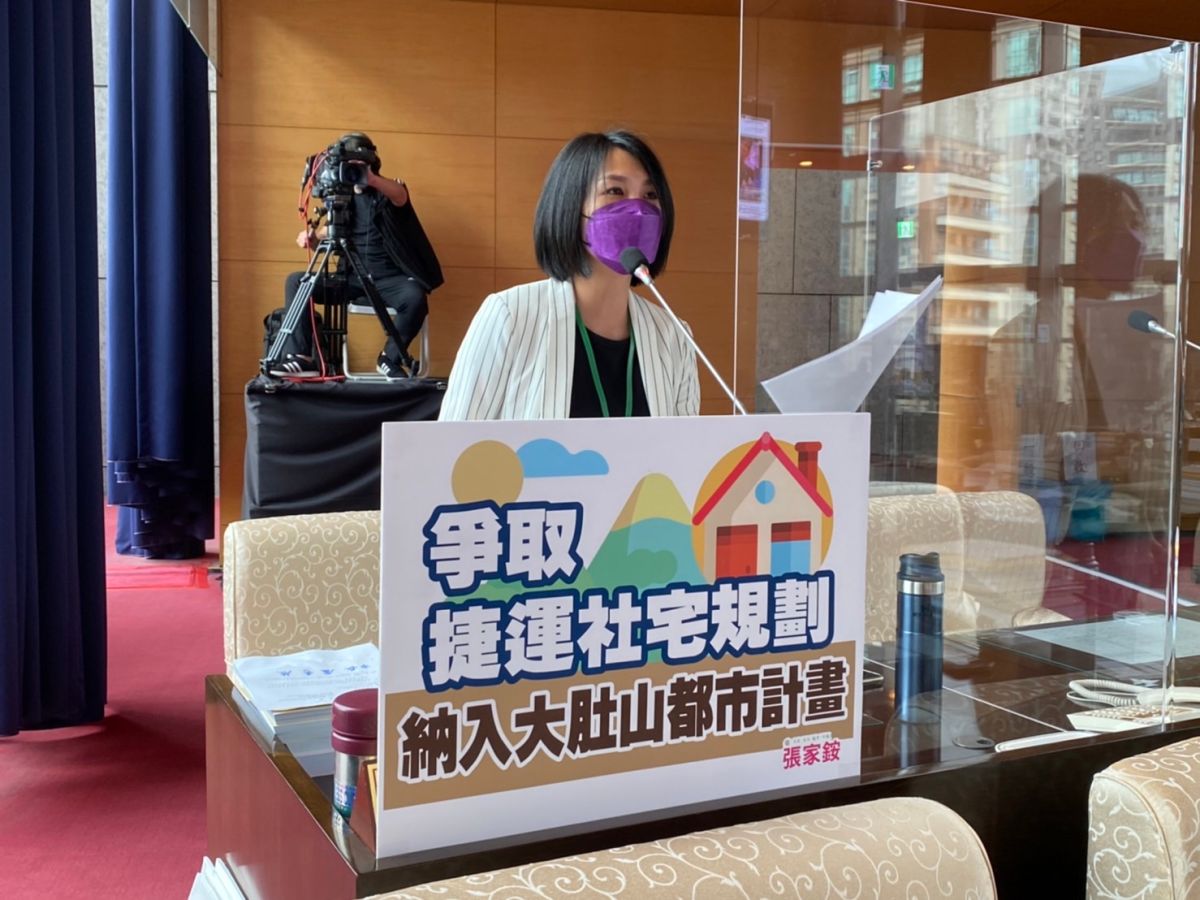 ▲議員張家銨建議市府應納入「捷運藍線社會住宅」規畫(圖／柳榮俊攝2022.6.6)