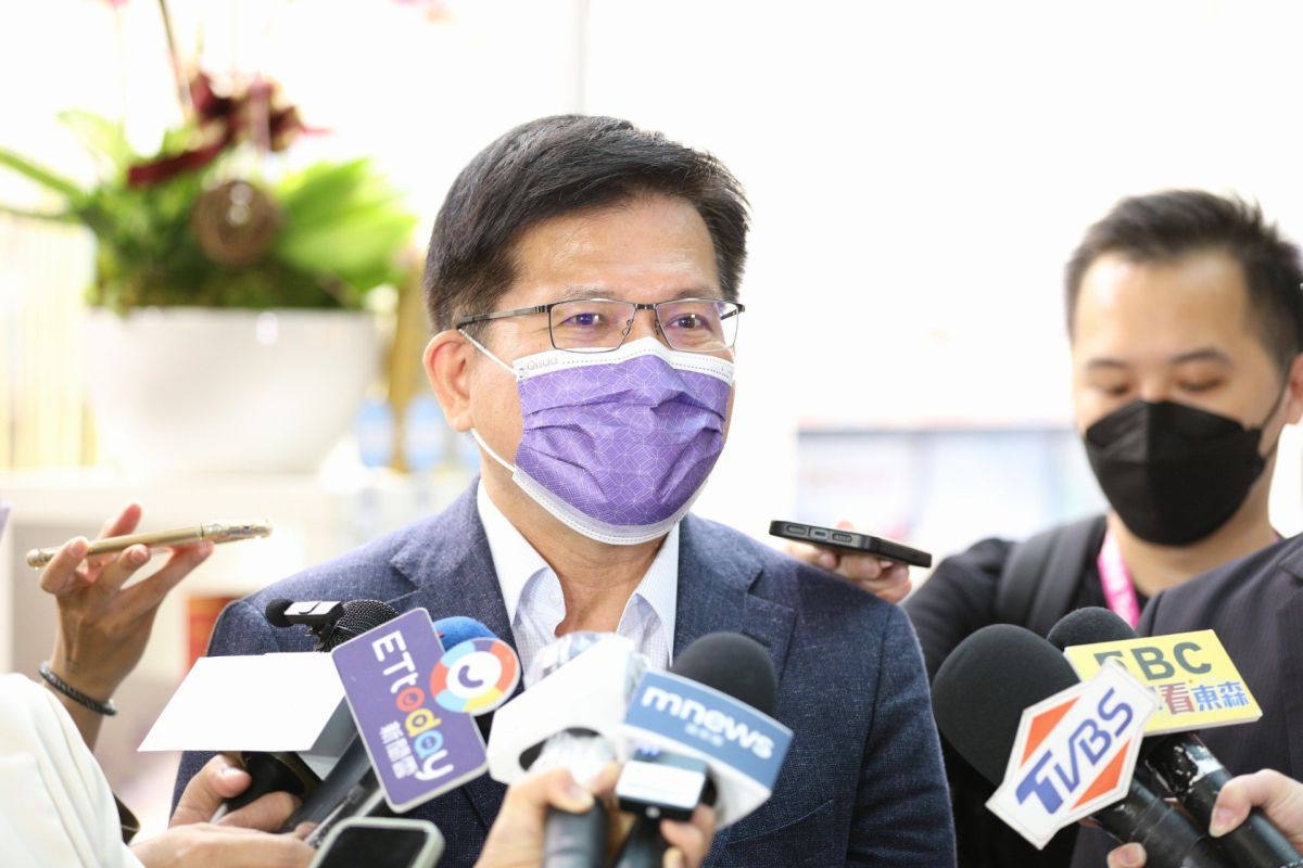 ▲林佳龍指出，現在當然是防疫優先，可是民主選舉也是要逐步向前走。（圖／林佳龍辦公室提供）