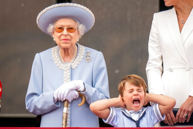 英國女王在位70年為人愛戴！卻因王室兒孫出包遭批判
