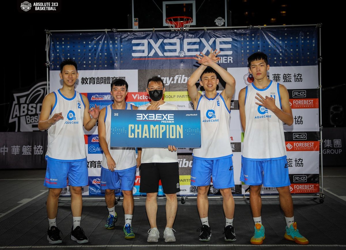 ▲聯盟開幕戰大合照-由聯盟執行長吳岱豪、台中市副議長顏莉敏、台中市運動局長李昱叡、籃協副理事長陳立宗宣佈開戰！（圖／3ｘ3聯盟提供）