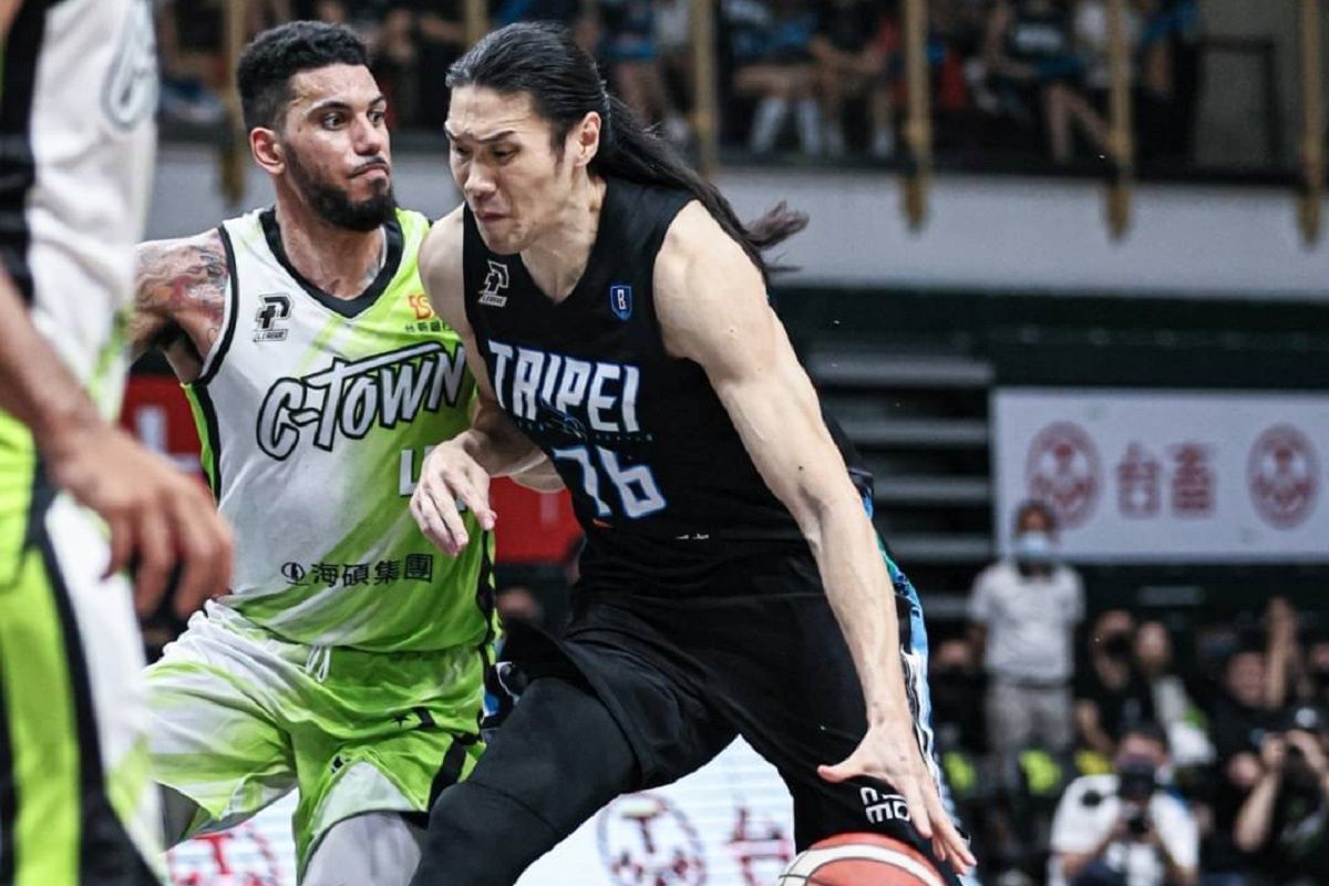 ▲曾文鼎持球切入。（圖／富邦球團提供）