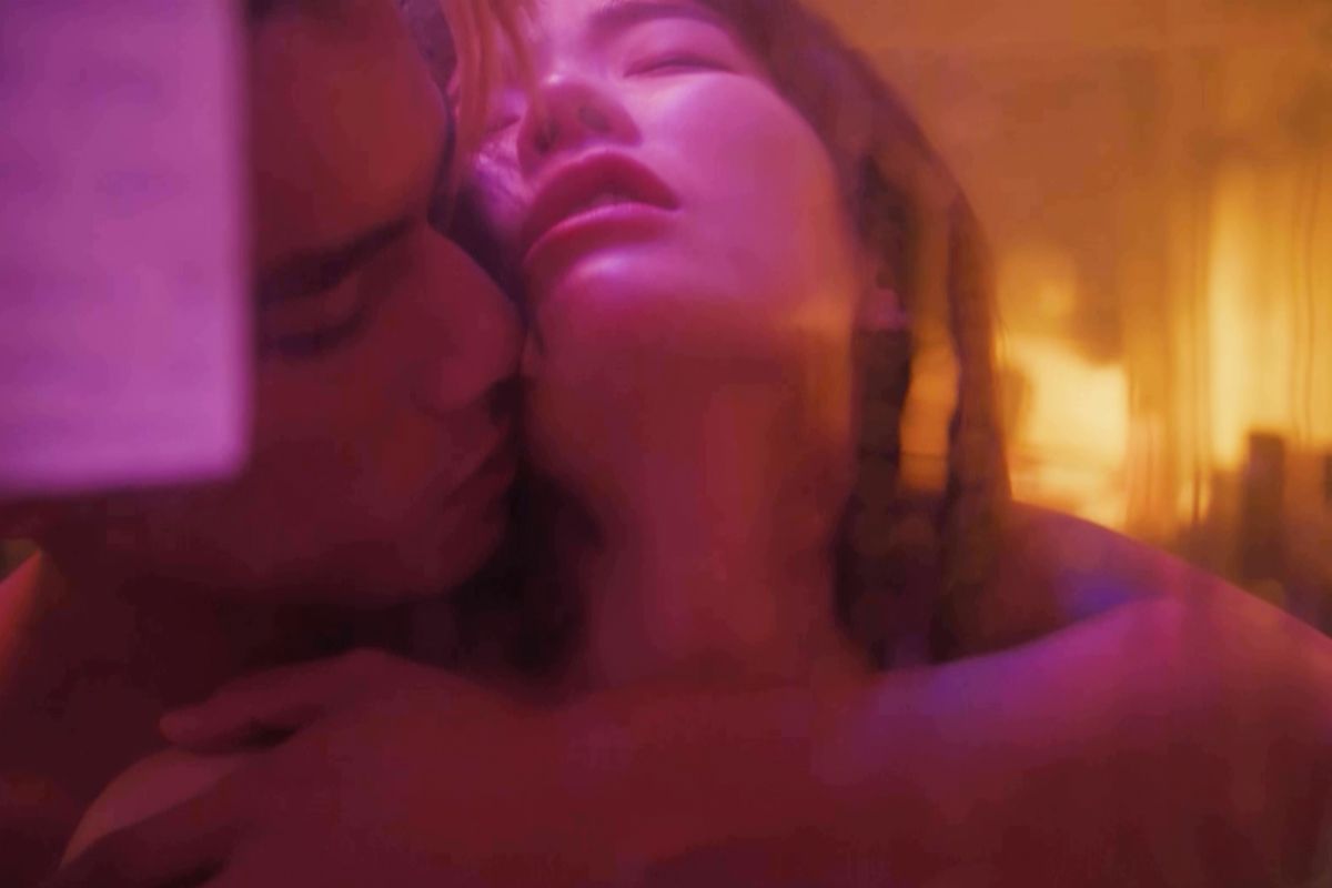 ▲蔡淑臻、朱軒洋在《村裡來了個暴走女外科》大尺度情慾戲，成大結局收視高峰。（圖／公共電視提供）