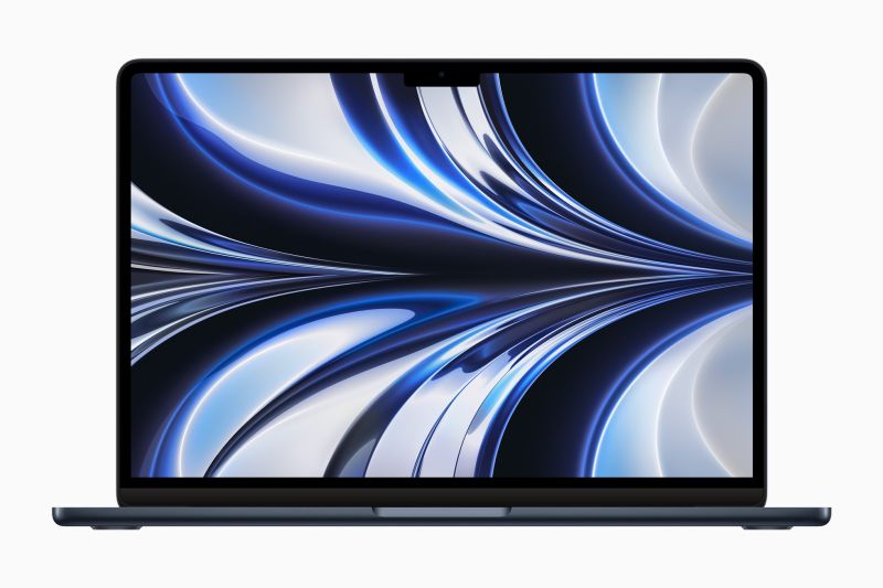 ▲搭載M2晶片全新MacBook Air今天推出，r配備 13.6 吋 Liquid Retina 顯示器。（圖/官方提供）