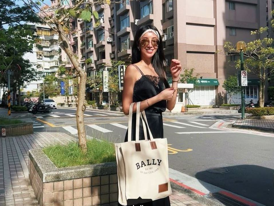 ▲隋棠出關曬成「黑美人」。（圖／翻攝隋棠IG）